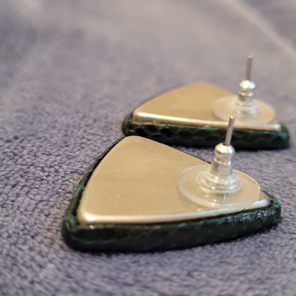 Vintage Green Snake Skin Earrings - Picture 3 of 4